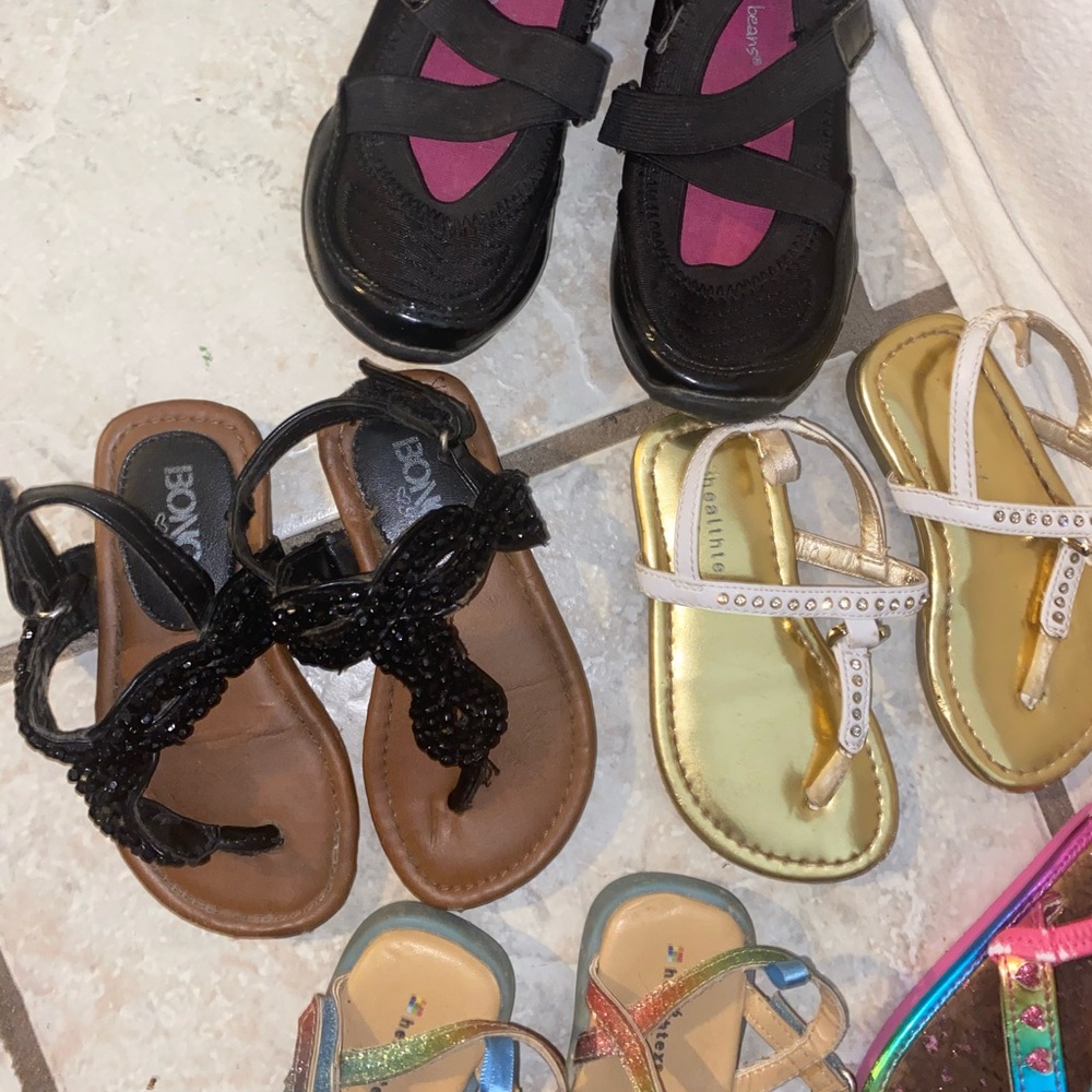 7 pairs of Black and Brown Kids Sandals sizes 6-7-Bundle